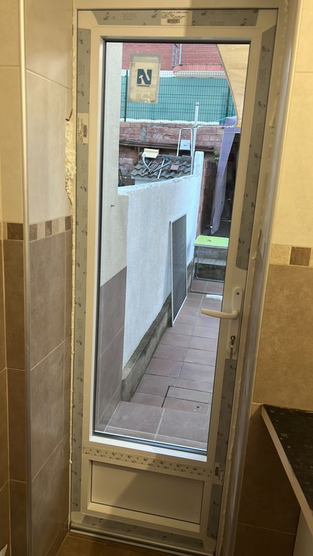 Puerta apertura exterior PVC blanco